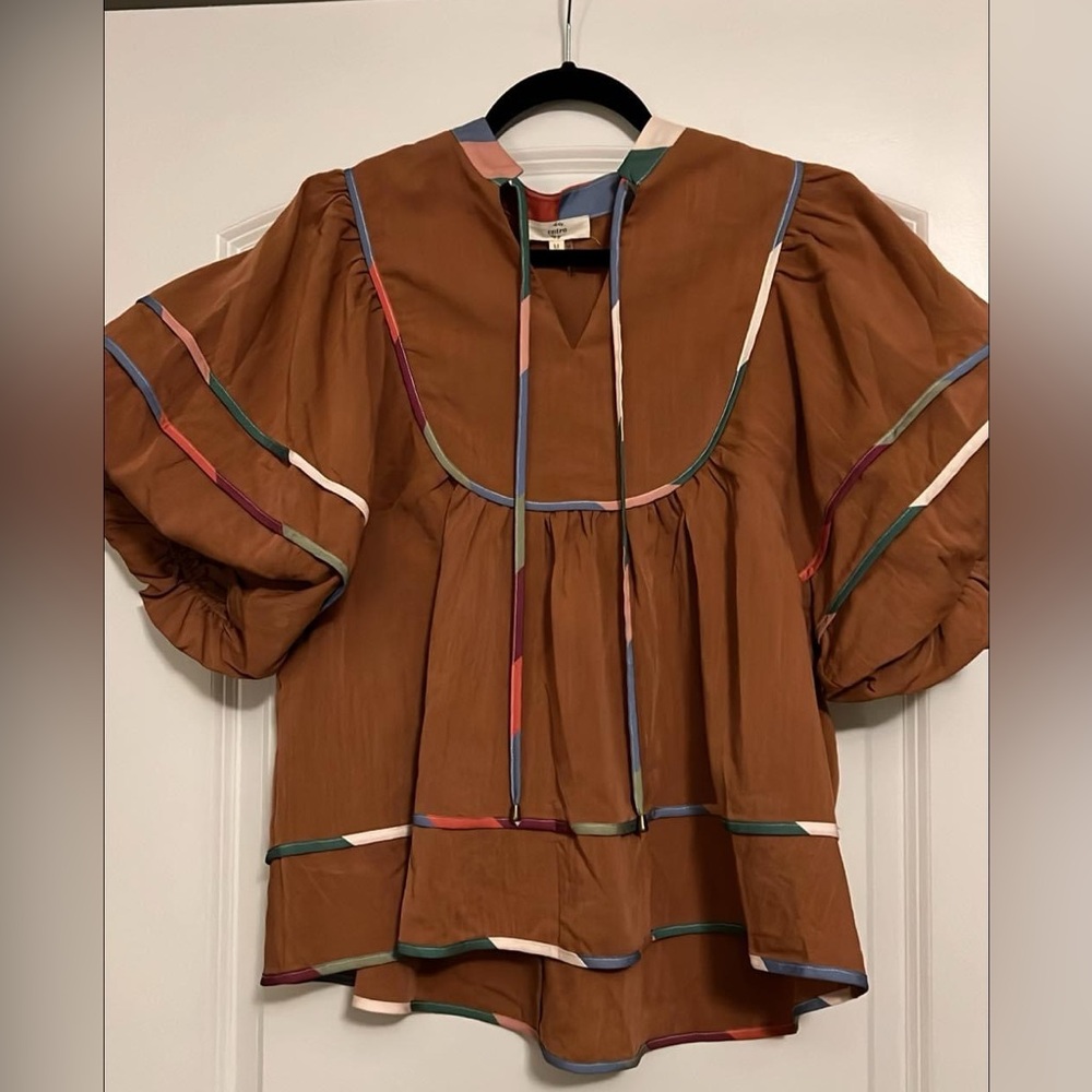 Entro brand puff sleeve top